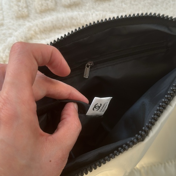 Chanel make up bag - Picture 4 of 5